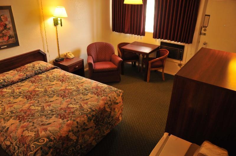 Stagecoach Motel La Junta Room photo